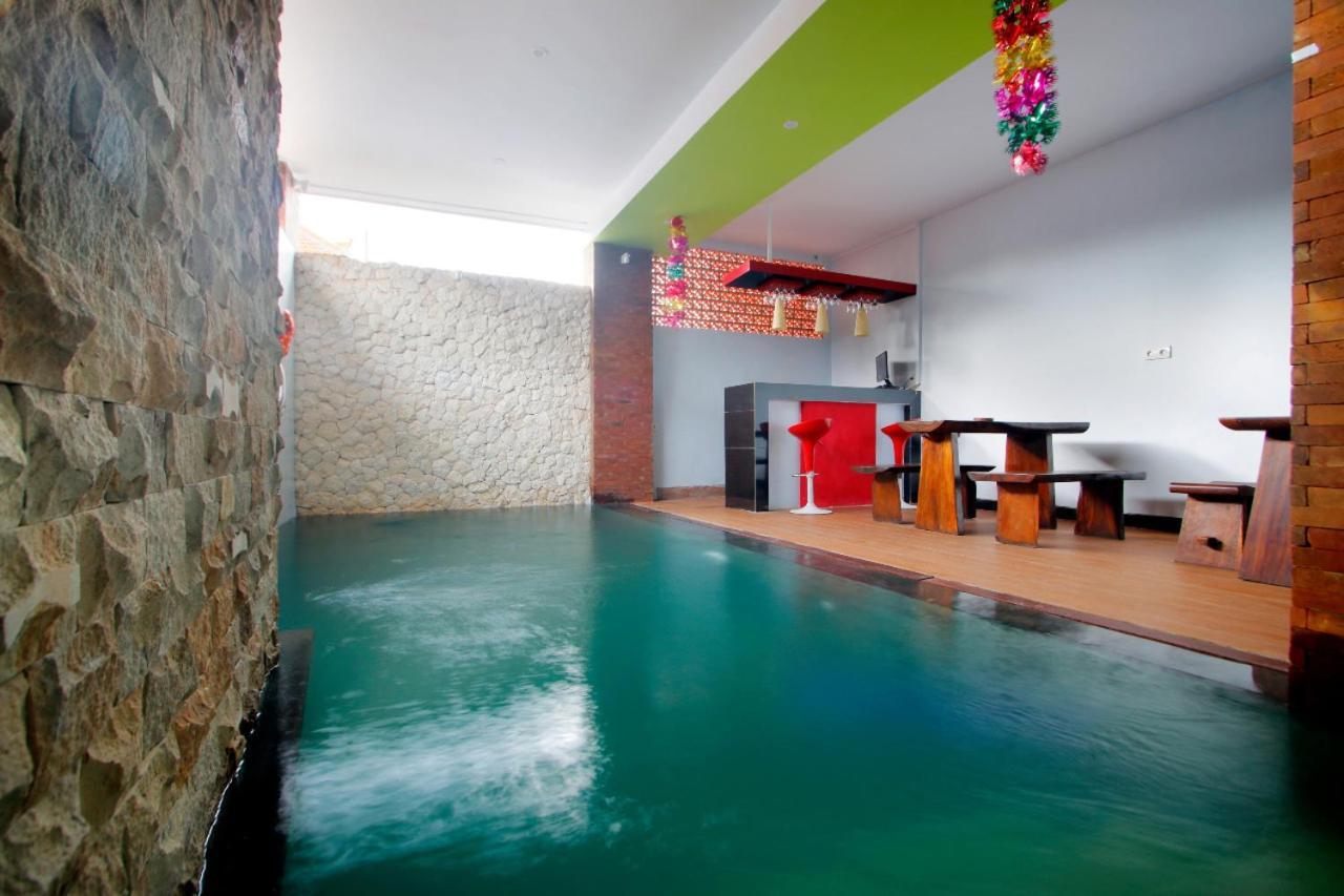 Valomia Guest House Kerobokan Buitenkant foto